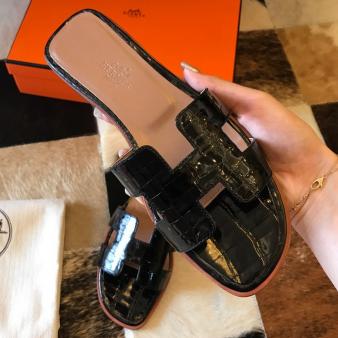 Black Shiny Niloticus Crocodile Hermes Oran Slide Sandals