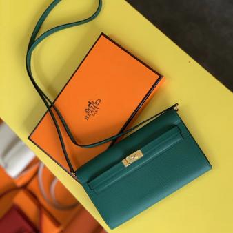 Hermes Kelly Classique To Go Wallet in Malachite Epsom Calfskin