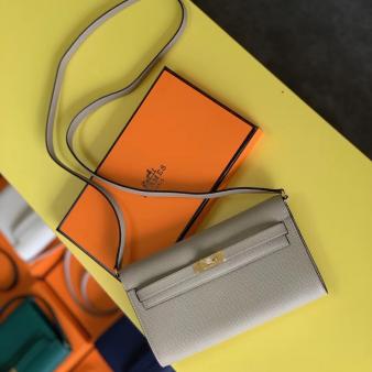 Hermes Kelly Classique To Go Wallet in Tourterelle Epsom Calfskin