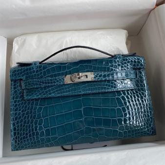 Hermes Kelly Pochette Handmade Bag in Shiny Alligator Leather Colvert