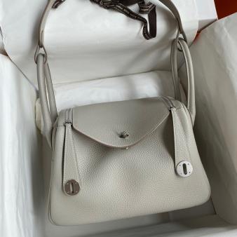 Hermes Lindy 26 Handmade Bag in Clemence Leather Pearl Grey