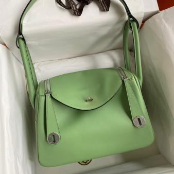 Hermes Lindy 26 Handmade Bag in Swift Calfskin Vert Cypres