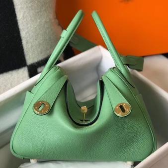 Hermes Lindy 26cm Bag in Clemence Leather Vert Criquet GHW