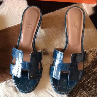 Hermes Oasis Sandals in Shiny Niloticus Crocodile Blue