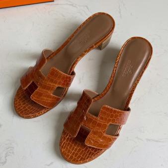 Hermes Oasis Sandals in Shiny Niloticus Crocodile Brown