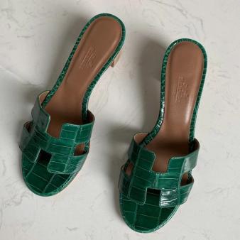 Hermes Oasis Sandals in Shiny Niloticus Crocodile Green