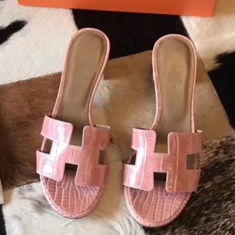 Hermes Oasis Sandals in Shiny Niloticus Crocodile Pink