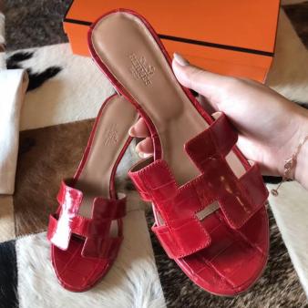 Hermes Oasis Sandals in Shiny Niloticus Crocodile Red