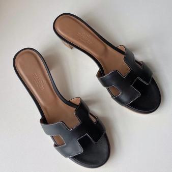 Hermes Oasis Sandals in Swift Leather Black